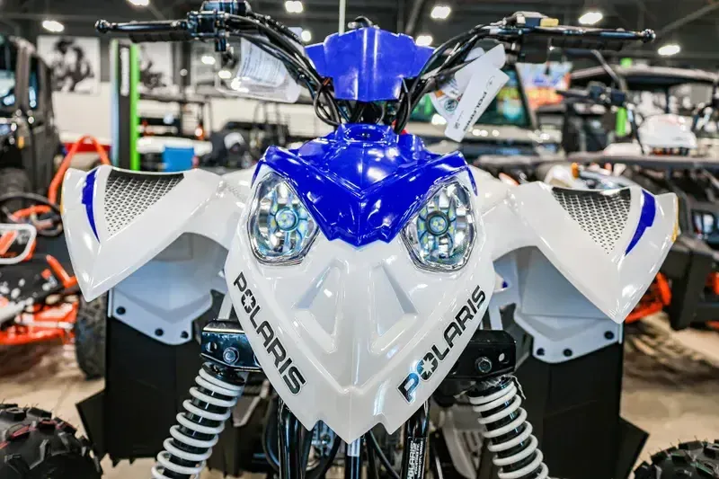 2025 Polaris OUTLAW 110 EFI BRIGHT WHITE AND BLUEImage 5