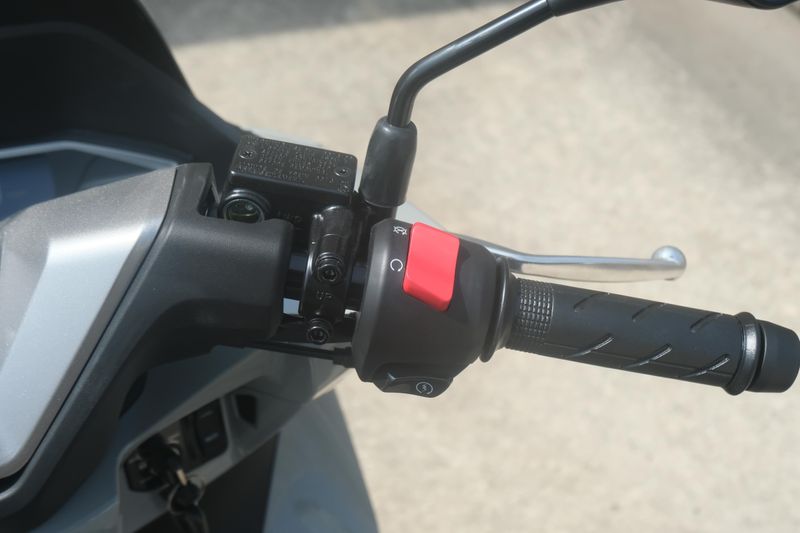 2025 Honda PCX PEARL GRAY Image 20