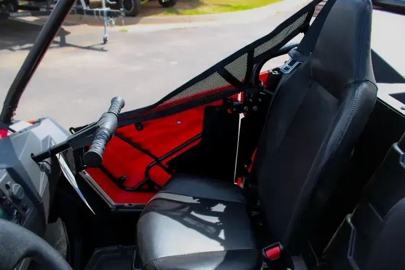 2025 Polaris RZR 200 EFI INDY RED Image 13
