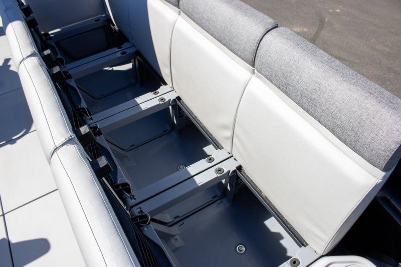 NEW 2026 SEADOO SWITCH CRUISE 21 300HP TECH PACKAGE WITH PAINTED TRAILER Image 24