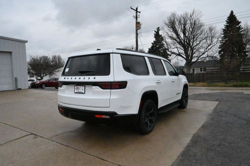 2025 Jeep Wagoneer Series II CarbideImage 9
