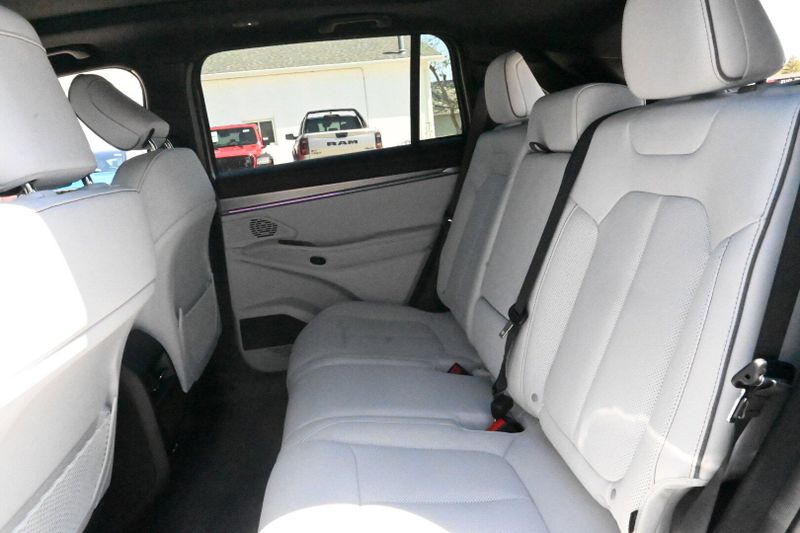 2025 Wagoneer S LimitedImage 10