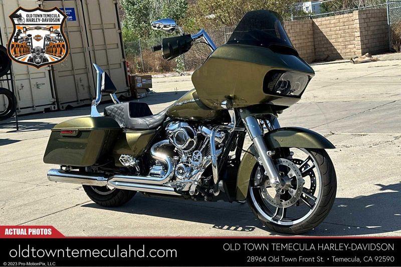 2017 Harley-Davidson Road Glide in a OLIVE GOLD exterior color. BMW Motorcycles of Temecula – Southern California (951) 506-6903 bmwmotorcyclesoftemecula.com 