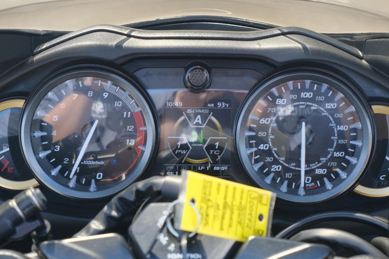 Used 2024 Suzuki HAYABUSA METALLIC MATTE BLACK NO 2 AND GLASS SPARKLE BLACK Image 16