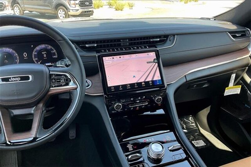 New 2025 Jeep Grand Cherokee L Summit 4x4Image 5