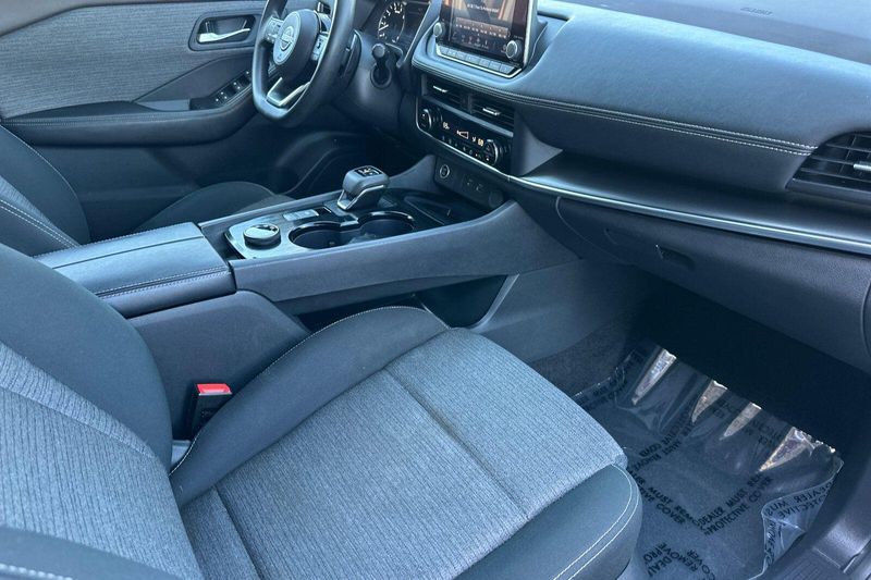 Used 2023 Nissan Rogue SVImage 18