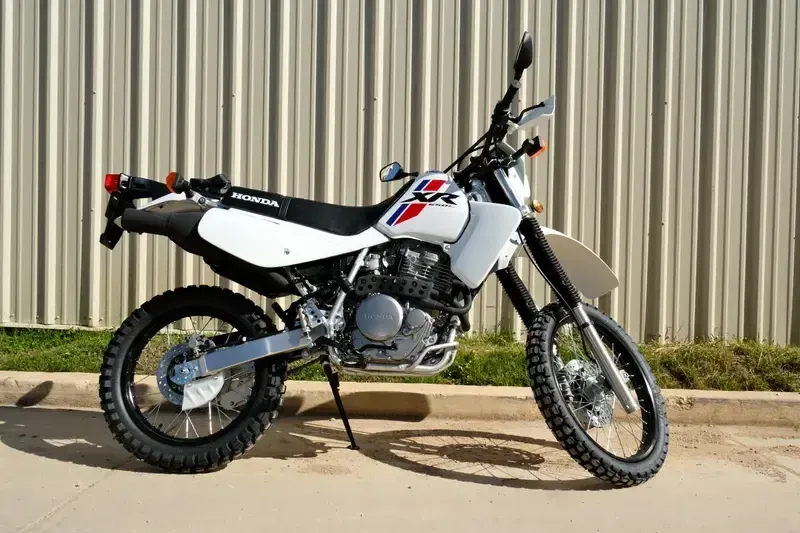NEW 2025 HONDA XR650L WHITE Image 2