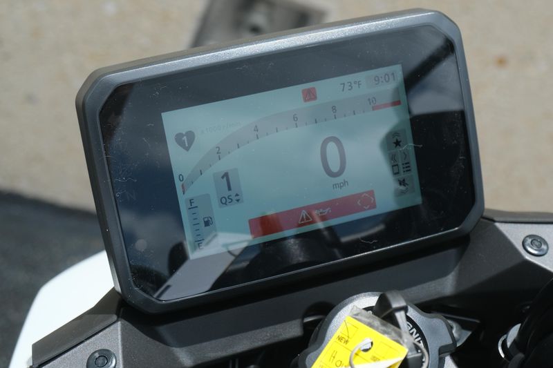 2025 Honda CB750 HORNET MATTE PEARL WHITE Image 11