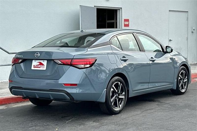 New 2025 Nissan Sentra SVImage 3
