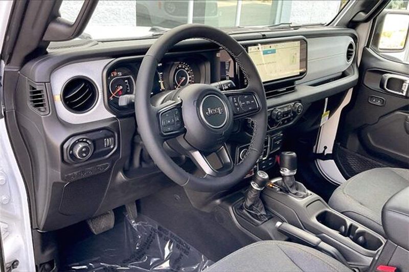 New 2025 Jeep Gladiator Willys 4x4Image 6