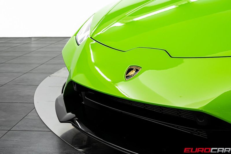 2023 Lamborghini Huracan EVO RWD *HIGH GLOSS BLACK STYLE PACKAGE* Image 10