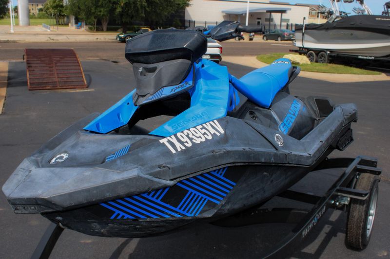 2023 SEADOO SPARK TRIXX FOR 3 WITH AUDIO BLUE Image 5