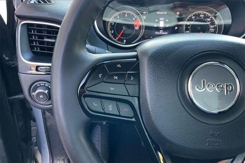Used 2023 Jeep Cherokee AltitudeImage 18