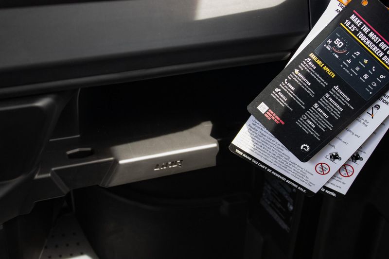 NEW 2026 CAN-AM DEFENDER MAX LIMITED CAB HD11 Image 43