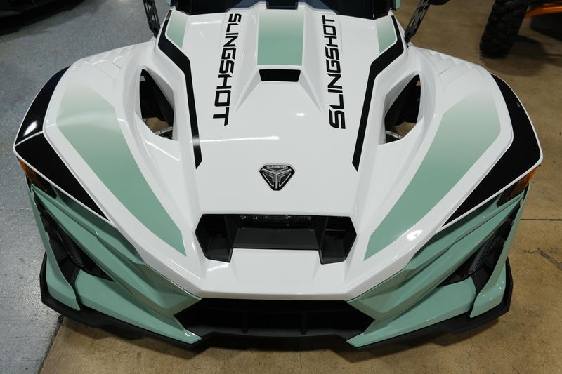 NEW 2026 POLARIS SLINGSHOT R AUTODRIVE Image 4