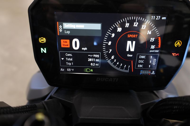 USED 2023 DUCATI STREETFIGHTER V4 Image 22