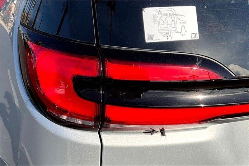 2023 Chrysler Pacifica Plug-in Hybrid LimitedImage 12