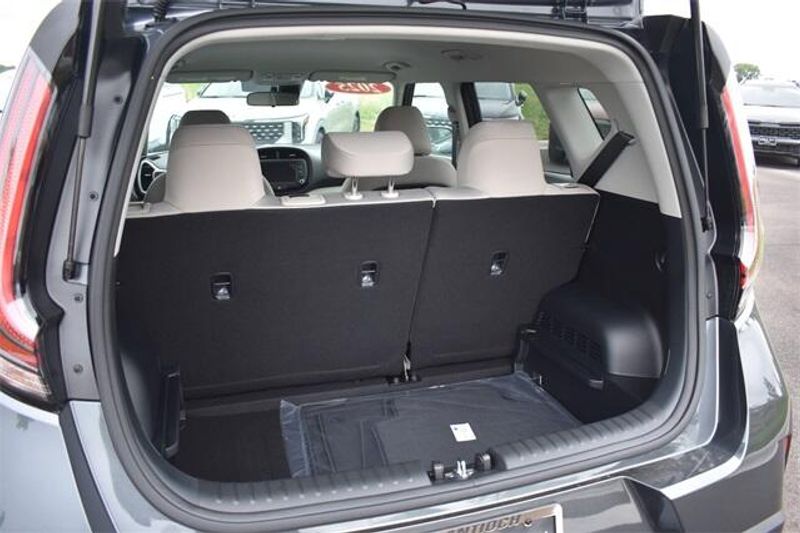 New 2025 Kia Soul LXImage 15