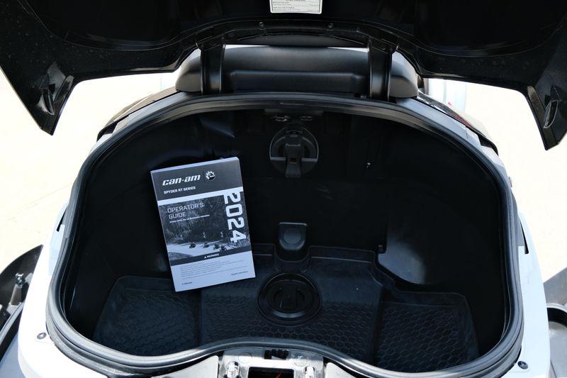 2024 Can-Am SPYDER RT LIMITED HYPER SILVER WITH PLATINUM Image 20