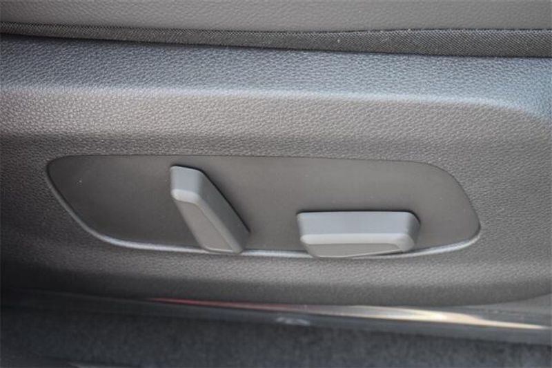 New 2025 Kia Carnival Hybrid SX PrestigeImage 12