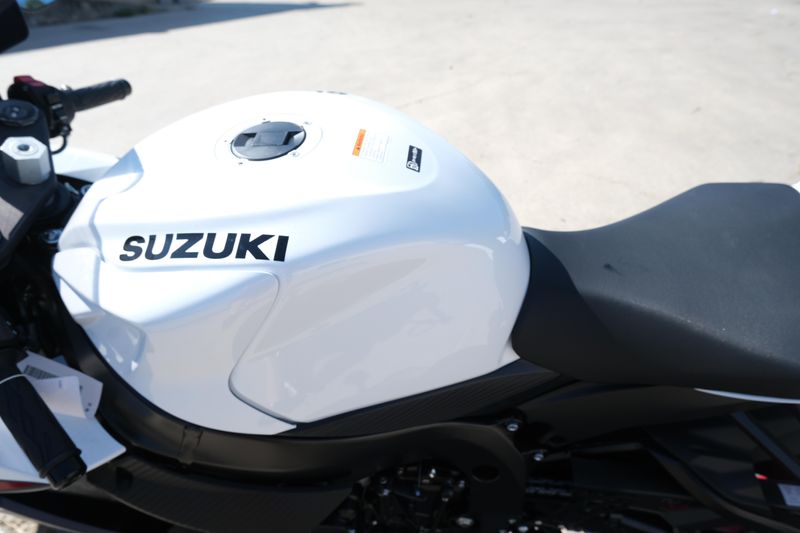 2025 Suzuki GSXR600Image 17