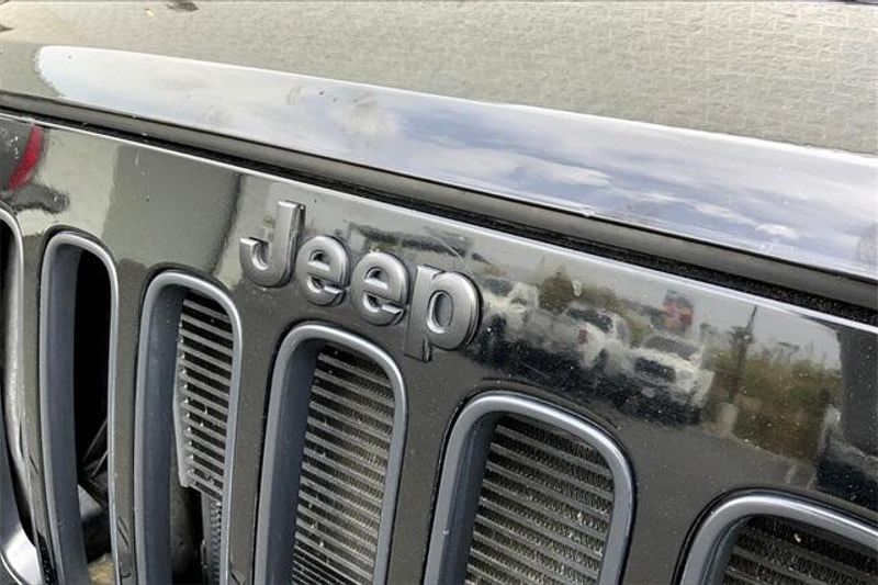 Used 2017 Jeep Wrangler JK Unlimited SaharaImage 30