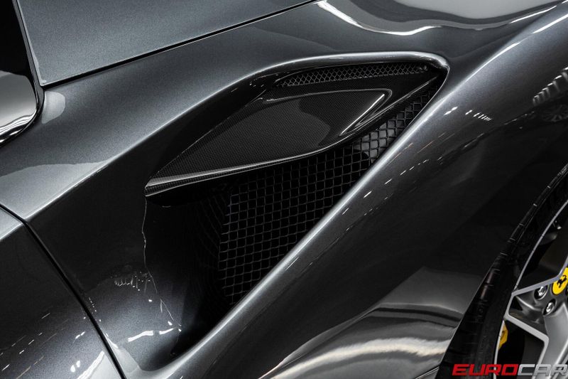 2022 Ferrari F8 Spider *HUGE CARBON OPTIONS * PASSENGER DISPLAY*Image 19