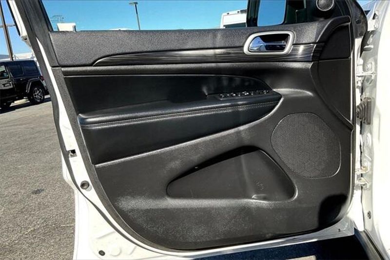 Used 2019 Jeep Grand Cherokee Laredo EImage 22