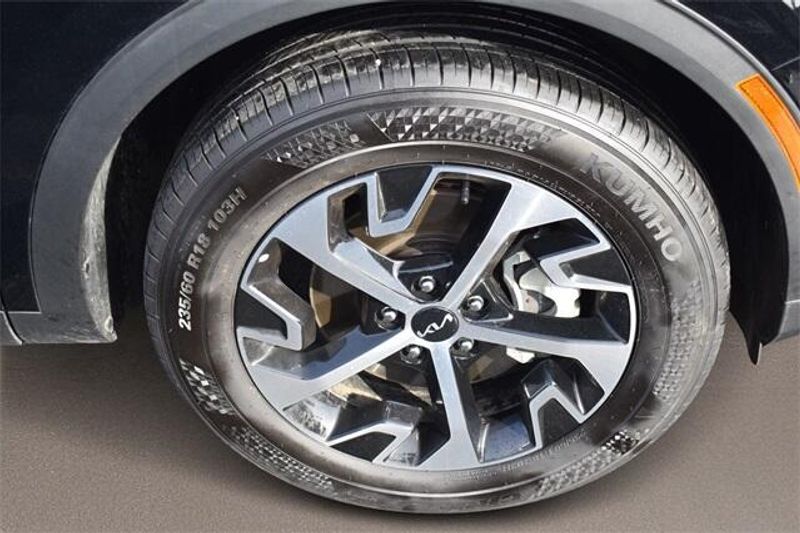 New 2025 Kia Sportage EXImage 11