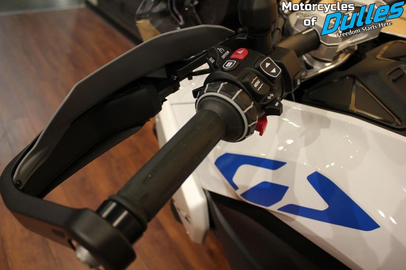 2025 BMW R1300GS ASA Image 9