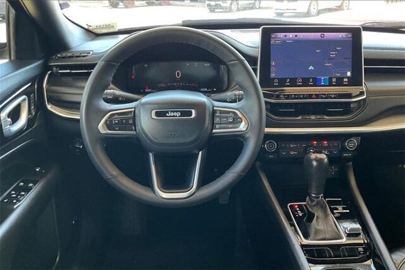 2023 Jeep Compass LimitedImage 4