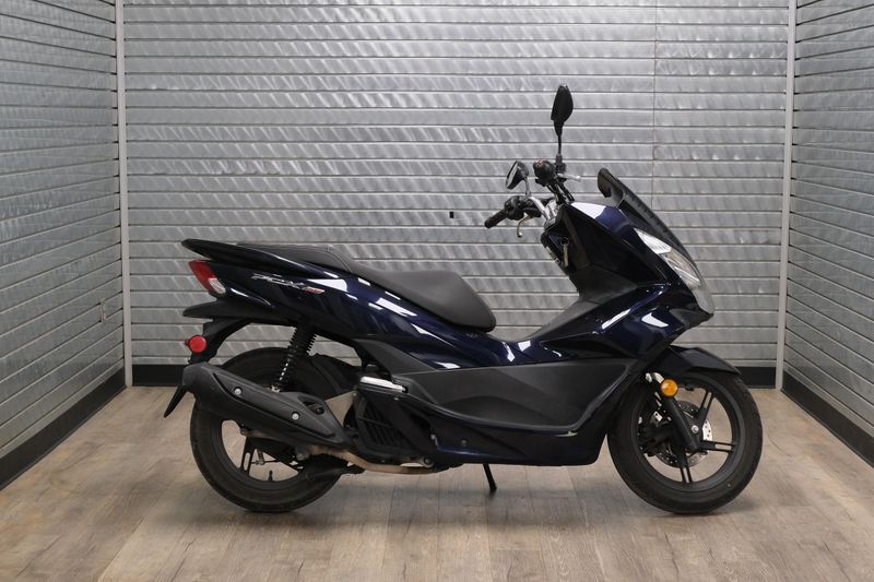 USED 2018 HONDA PCX 150 Image 2