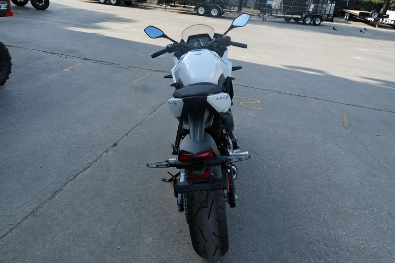 NEW 2026 SUZUKI GSX8R Image 4