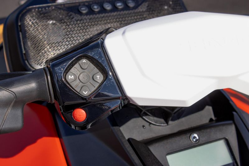 USED 2025 SEADOO SPARK FOR 3 CONVENIENCE PACKAGE WITH SOUND SYSTEM Image 9