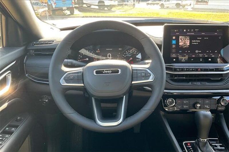 2025 Jeep Compass Latitude 4x4Image 12