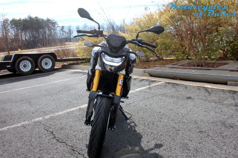 2024 BMW G 310 R in a Cosmic Black exterior color. Motorcycles of Dulles 571.934.4450 motorcyclesofdulles.com 