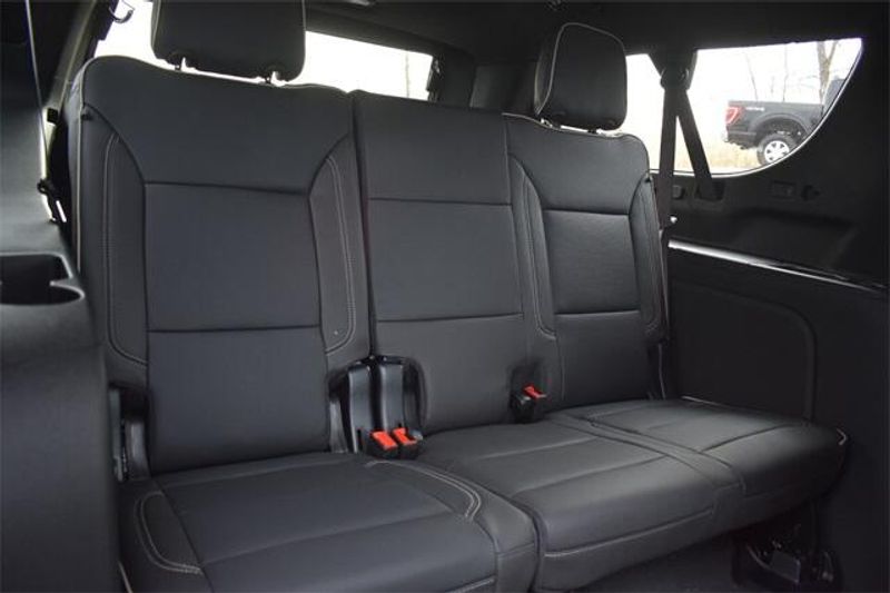 2025 Chevrolet Suburban PremierImage 17