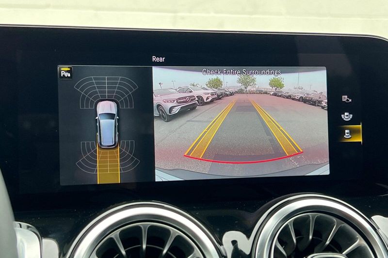 2023 Mercedes-Benz EQB 300Image 23