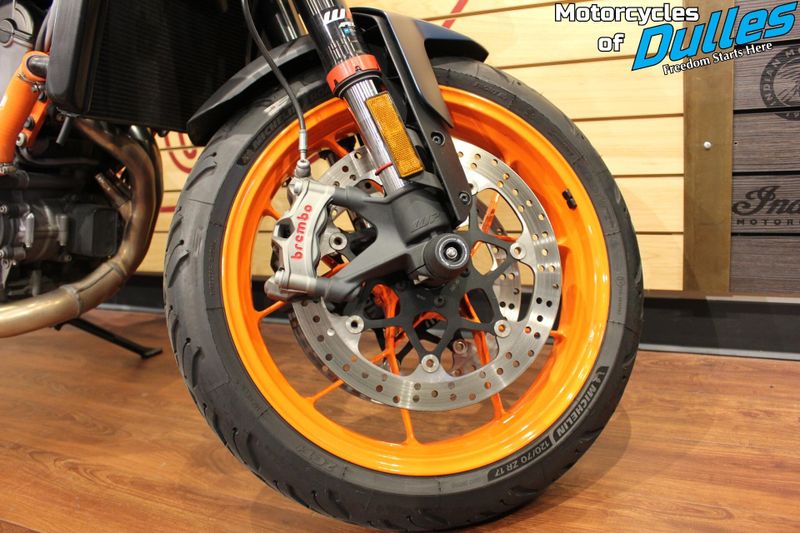2023 KTM 890 DUKE R Image 16