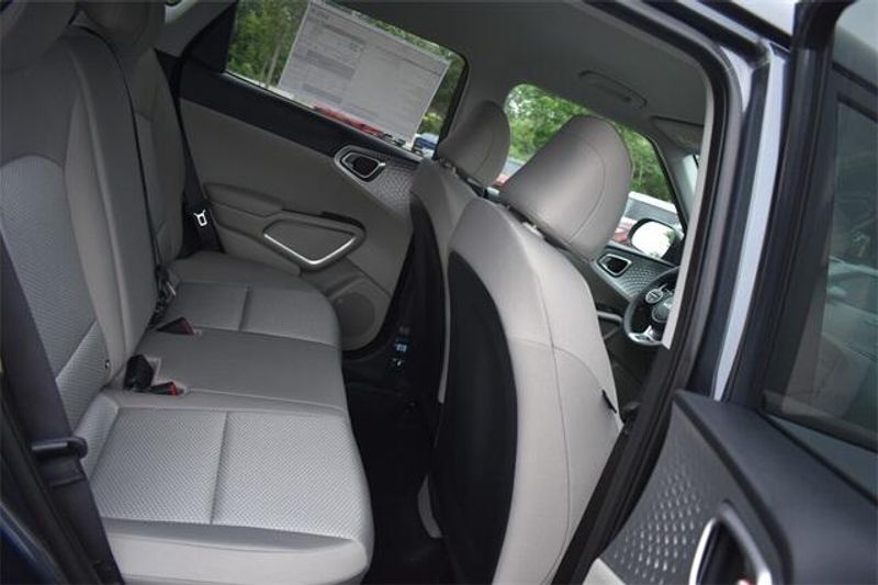 New 2025 Kia Soul LXImage 13