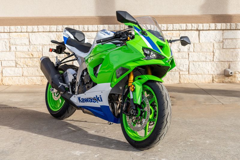 2024 KAWASAKI NINJA ZX6R 40TH ANNIVERSARY EDITION ABS LIME GREEN AND PEARL CRYSTAL WHITE AND BLUEImage 1
