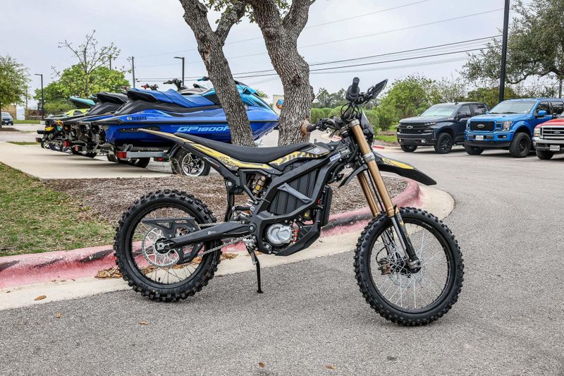 2025 SURRON ULTRA BEE BLACK Image 8