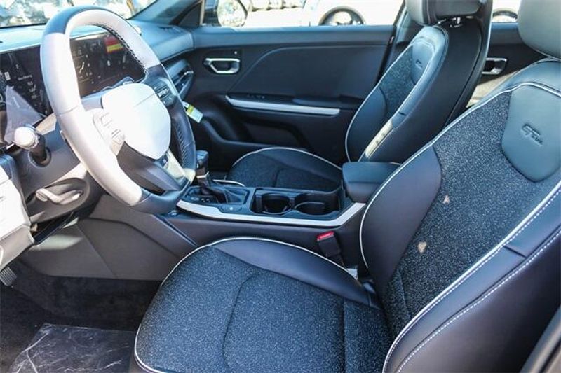 New 2025 Kia K4 GT-LineImage 10