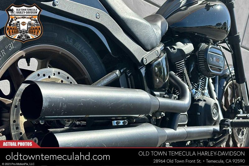 2021 Harley-Davidson Softail in a Black exterior color. BMW Motorcycles of Temecula – Southern California (951) 506-6903 bmwmotorcyclesoftemecula.com 