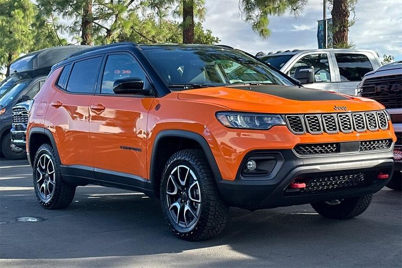 2026 Jeep Compass Trailhawk photo 2