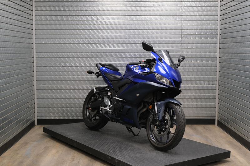 USED 2023 YAMAHA YZFR3 ABS Image 1