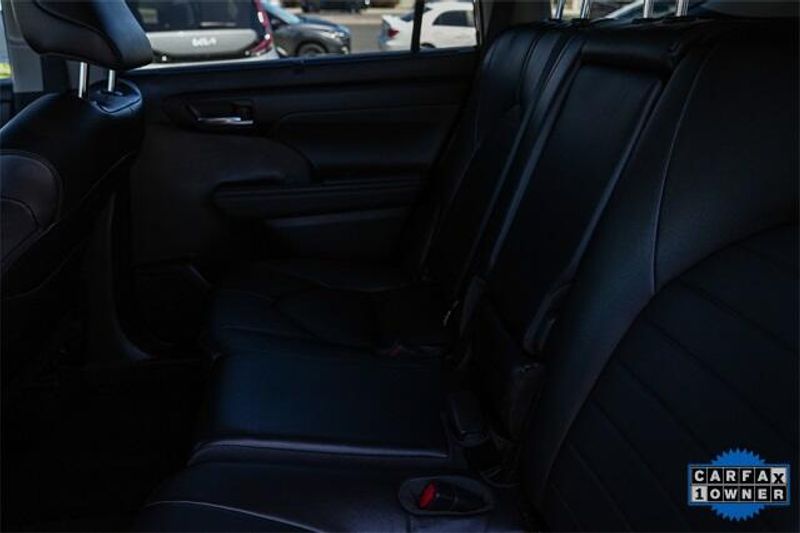 Used 2022 Toyota Highlander XLEImage 18