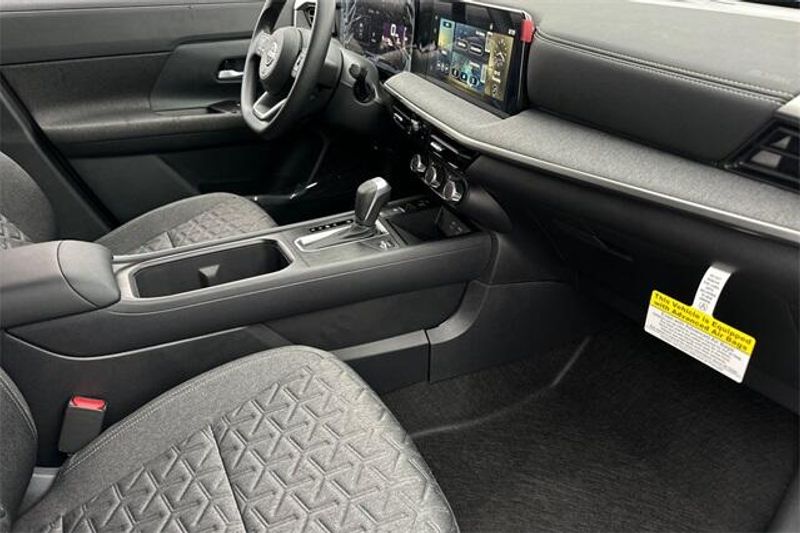 2025 Nissan Kicks SVImage 13
