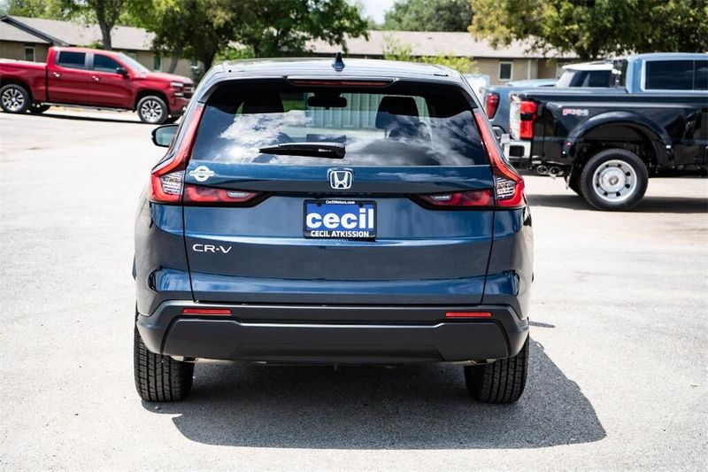 2025 Honda CR-V LX photo 6