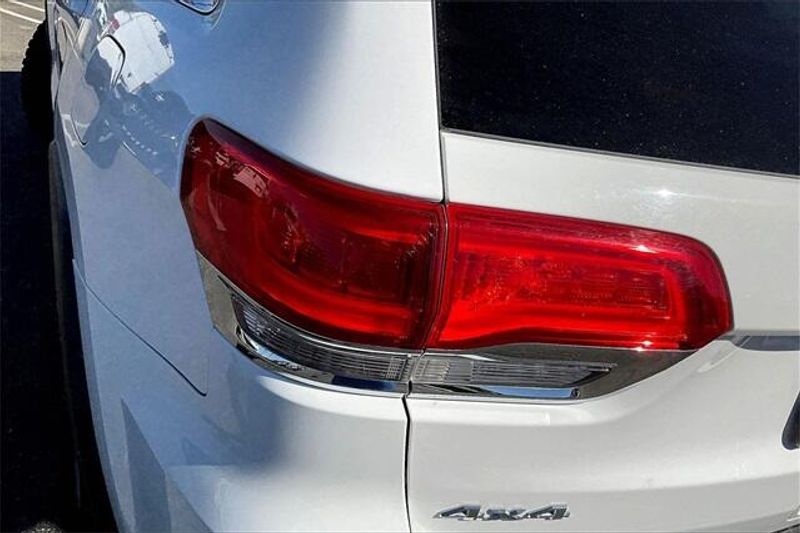 Used 2019 Jeep Grand Cherokee Laredo EImage 28